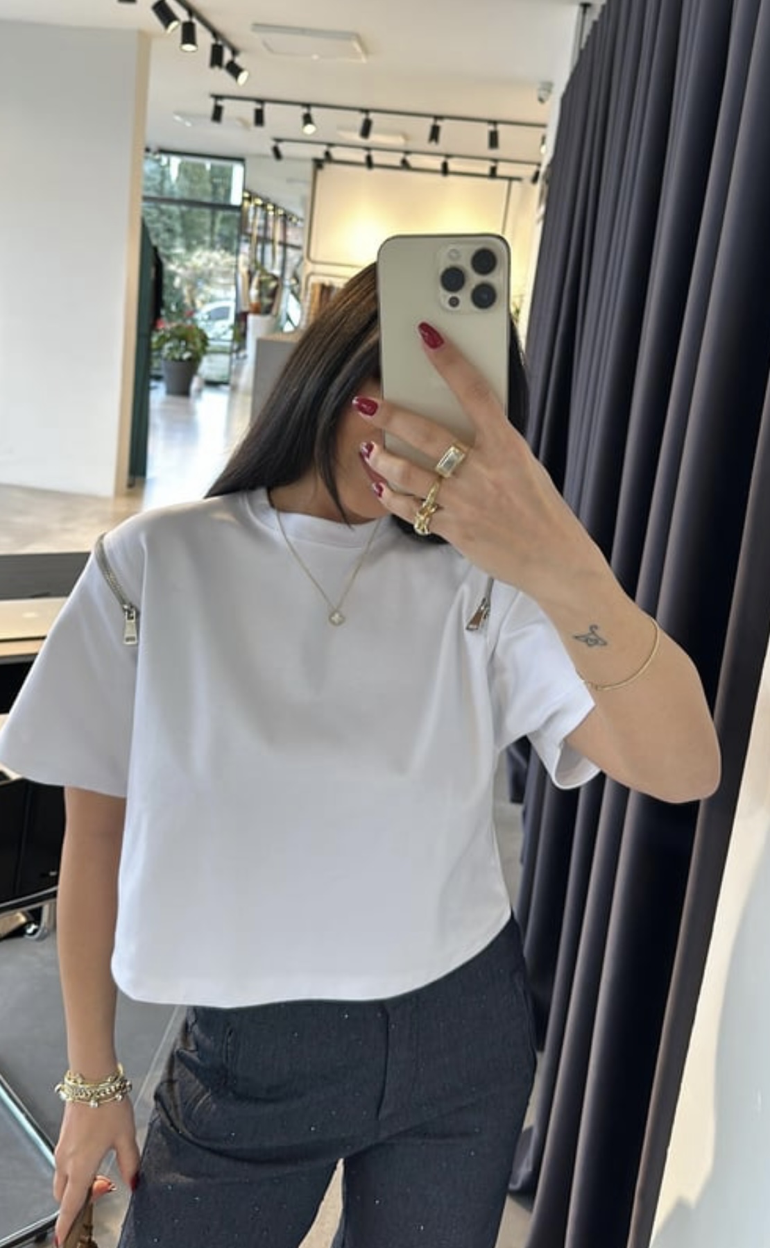 Beyaz Fermuar Detaylı Basic Tshirt