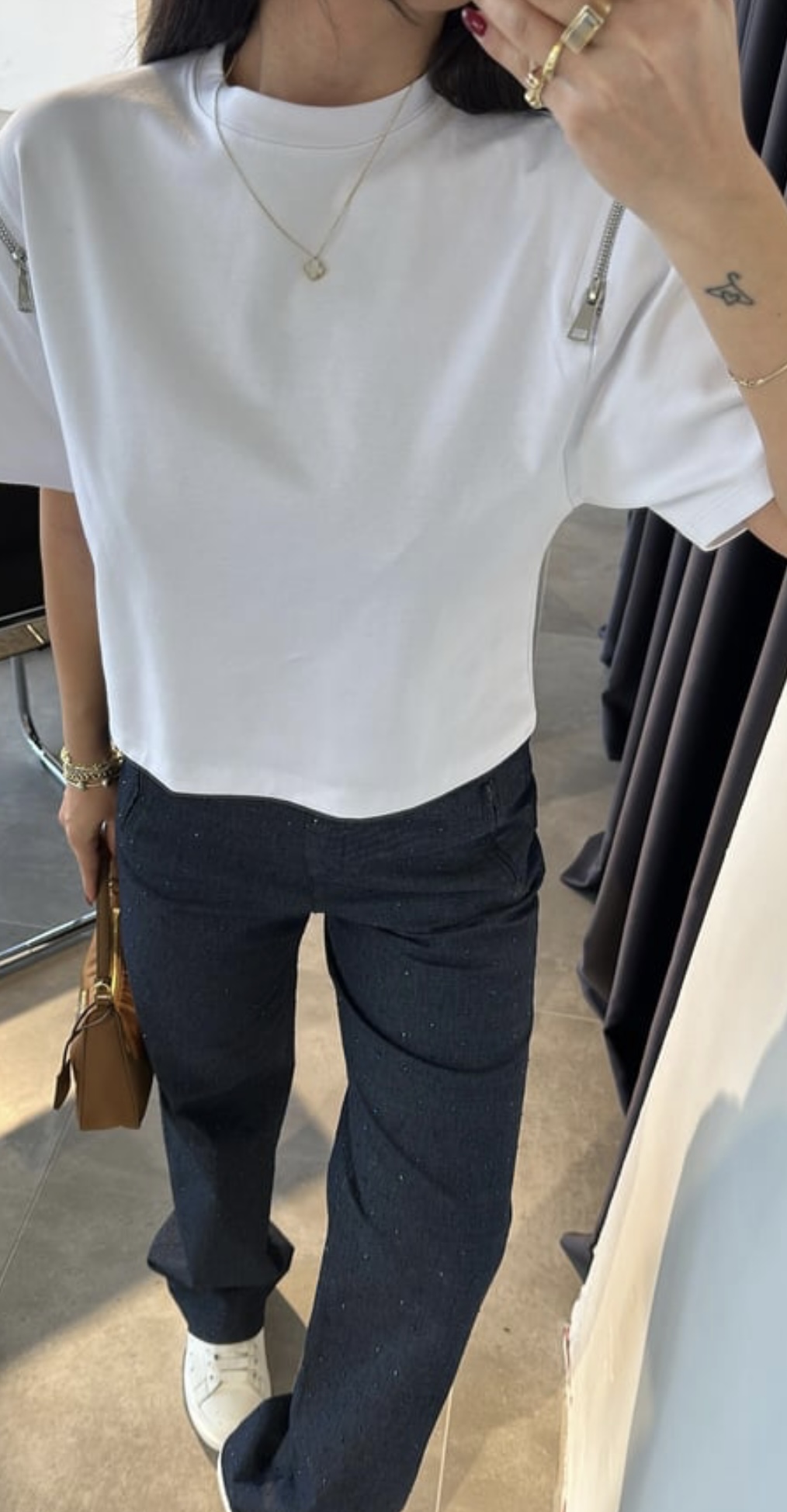 Beyaz Fermuar Detaylı Basic Tshirt